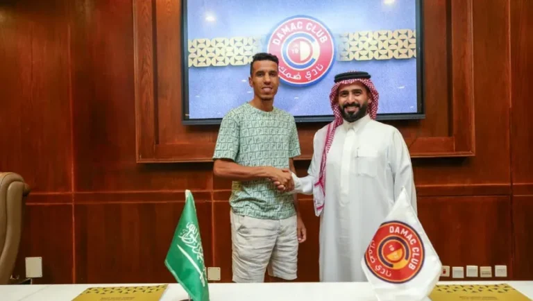 ضمك السعودي يضم المدافع المغربي جمال حركاس