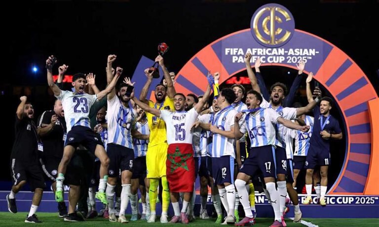 بيراميدز يكتسح أهلي جدة ويتوج بكأس القارات الثلاث