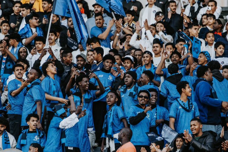 نيوم السعودي يدفع 11 يورو لجماهير وهمية لحضور مبارياته