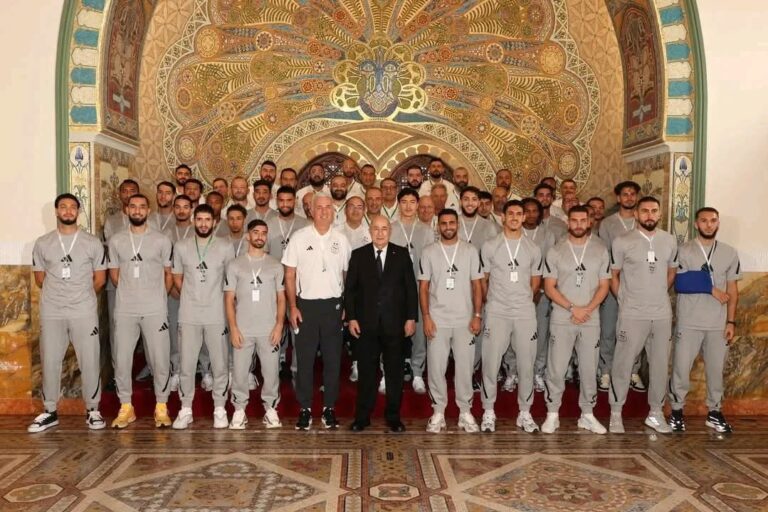 الرئيس تبون يكرم منتخب الجزائر بعد تأهله إلى كأس العالم منتخب الجزائر